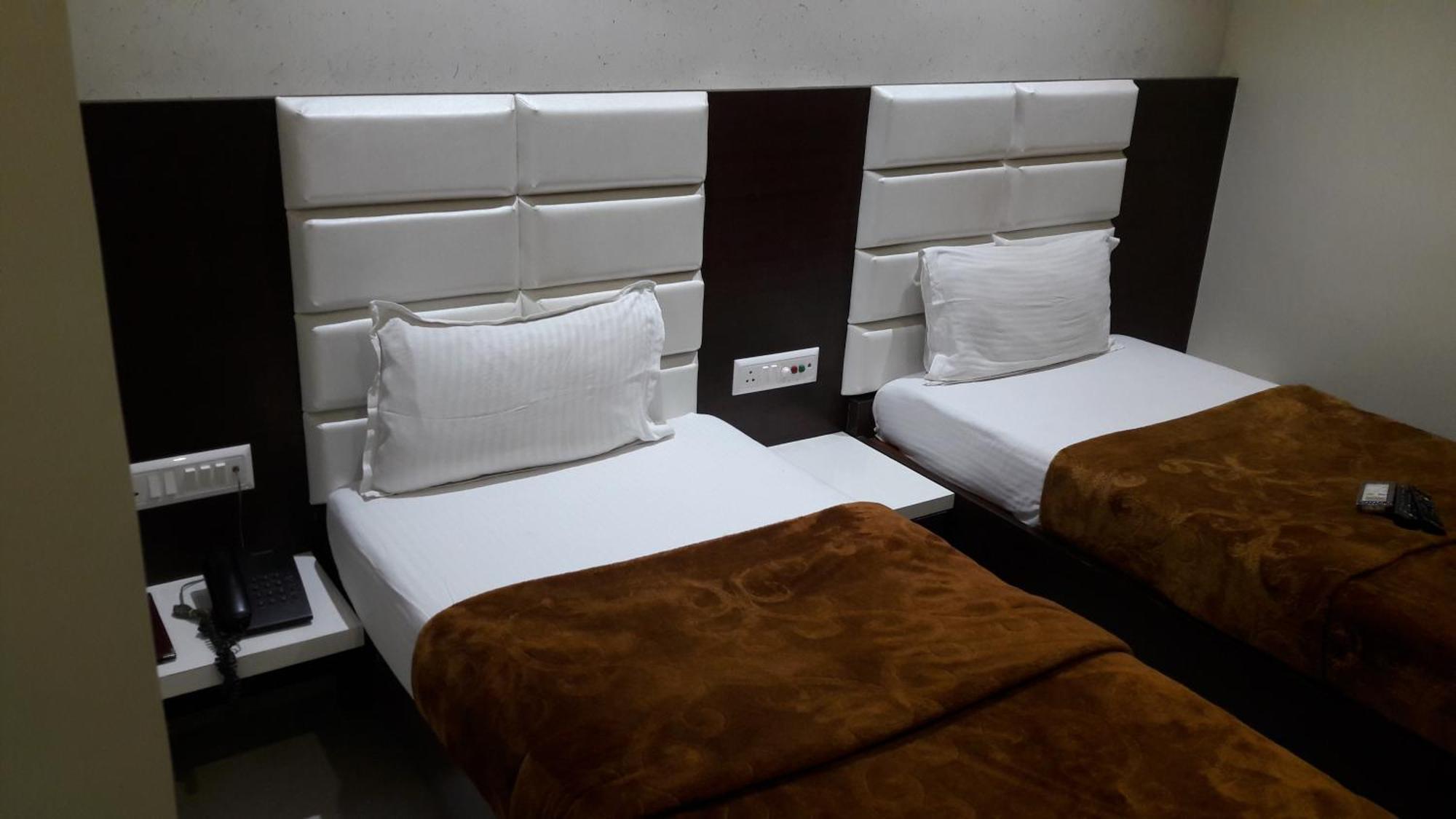 סוראט Hotel Zenith מראה חיצוני תמונה