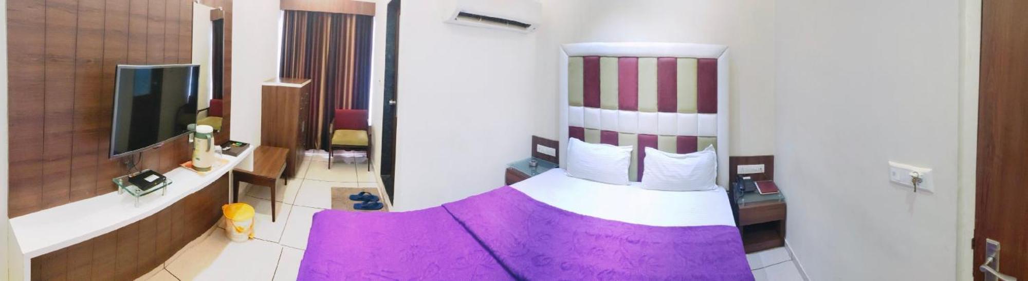 סוראט Hotel Zenith מראה חיצוני תמונה