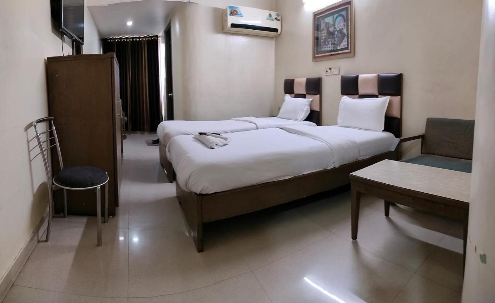 סוראט Hotel Zenith מראה חיצוני תמונה