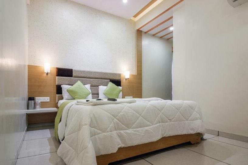 סוראט Hotel Zenith מראה חיצוני תמונה