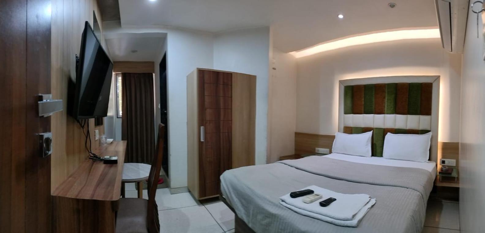סוראט Hotel Zenith מראה חיצוני תמונה