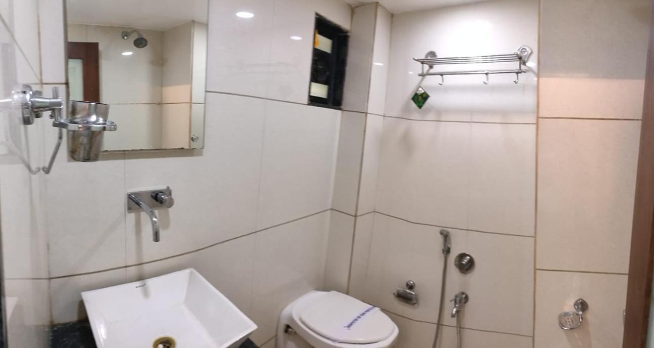 סוראט Hotel Zenith מראה חיצוני תמונה
