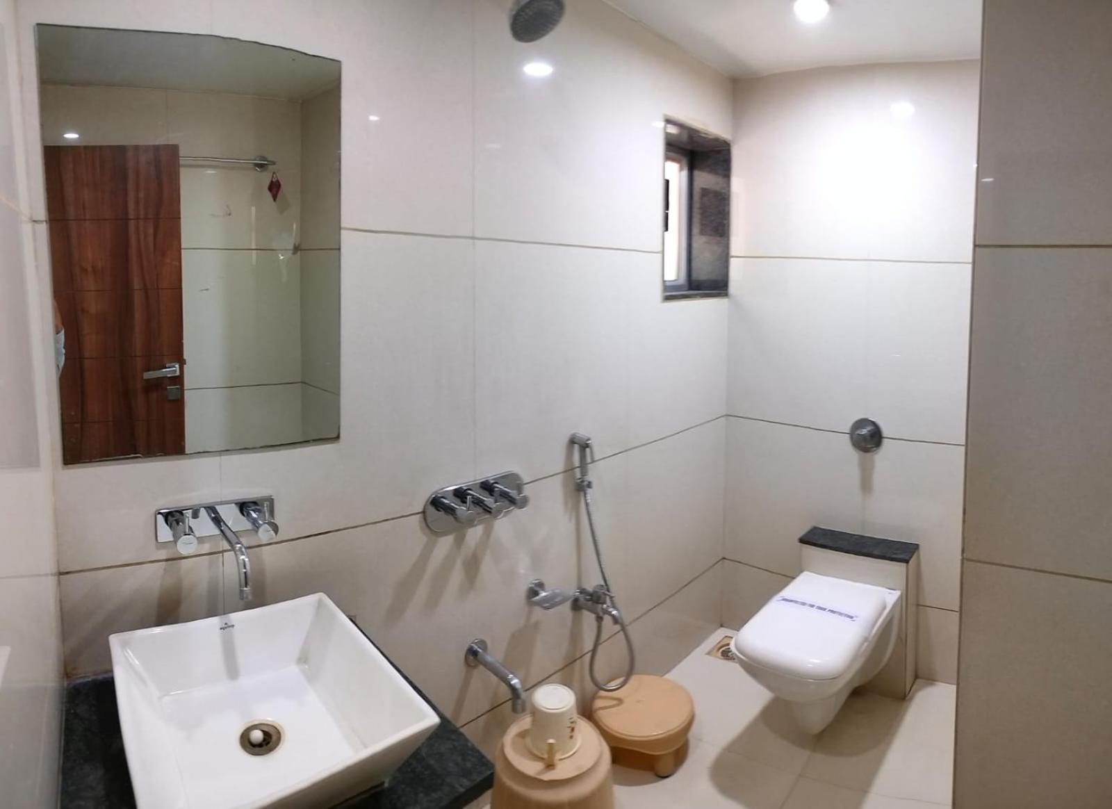 סוראט Hotel Zenith מראה חיצוני תמונה
