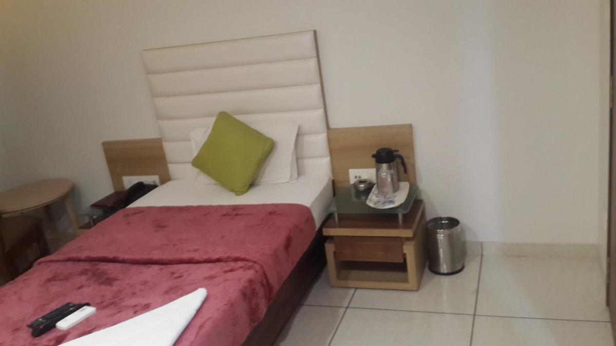 סוראט Hotel Zenith מראה חיצוני תמונה