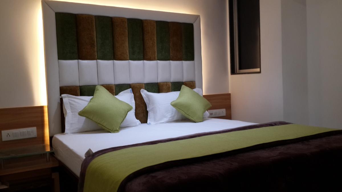 סוראט Hotel Zenith מראה חיצוני תמונה