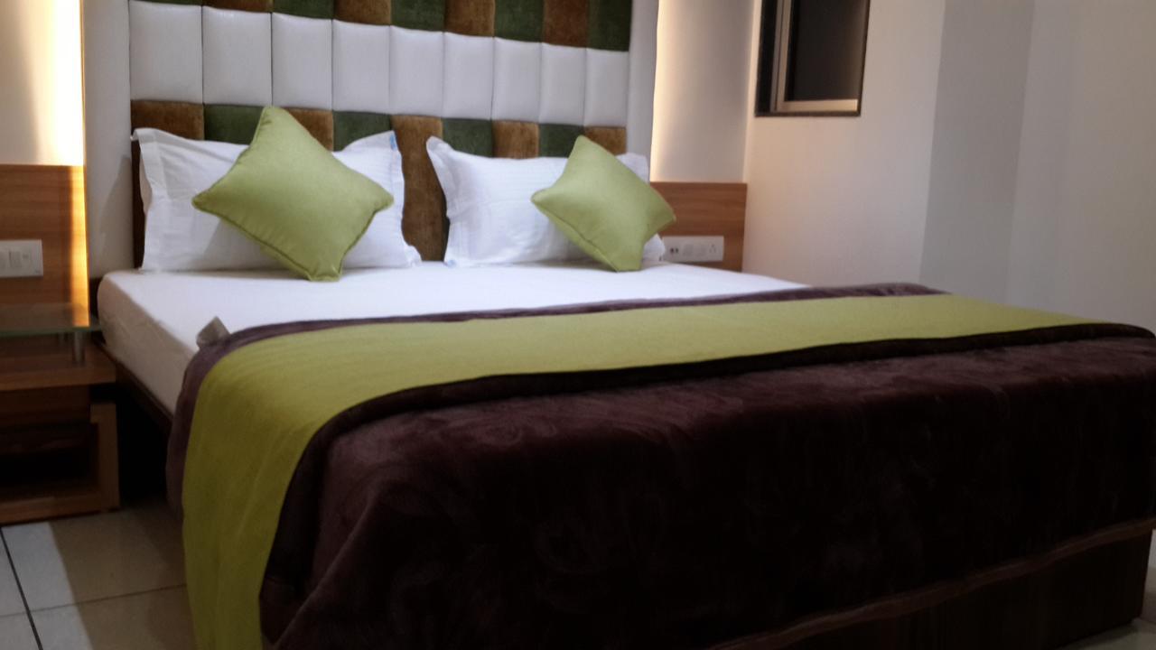 סוראט Hotel Zenith מראה חיצוני תמונה