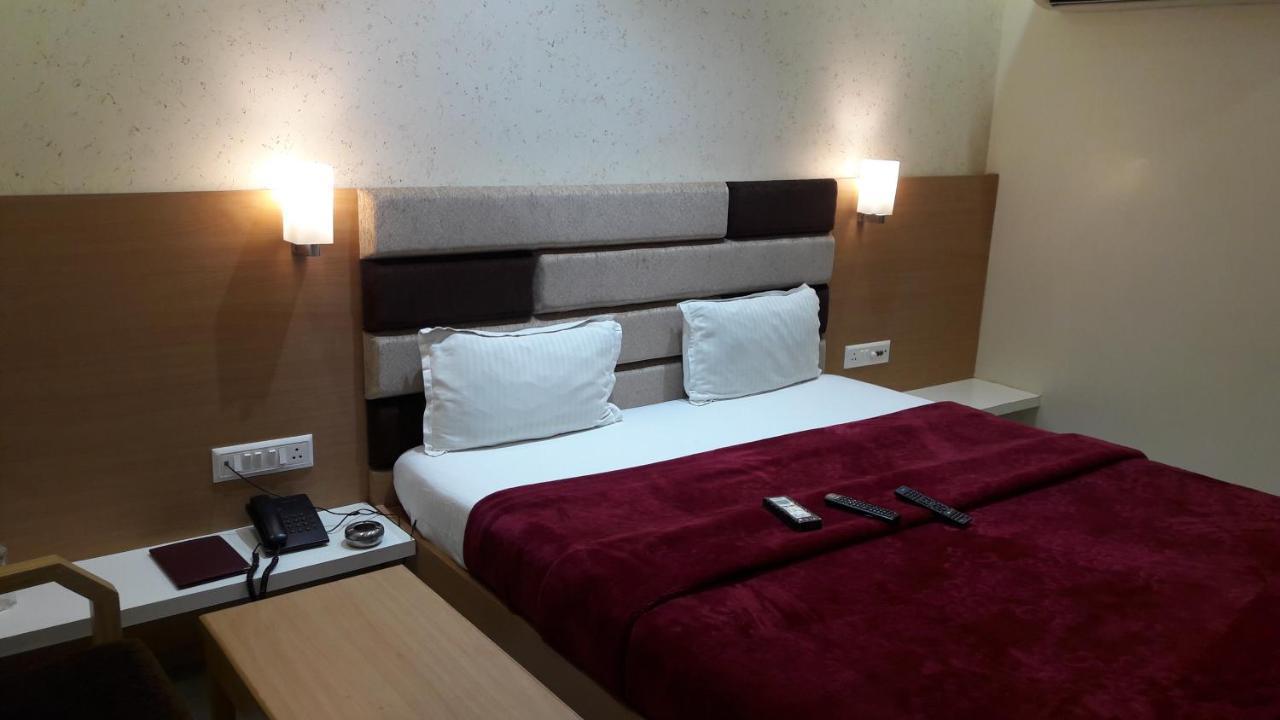 סוראט Hotel Zenith מראה חיצוני תמונה