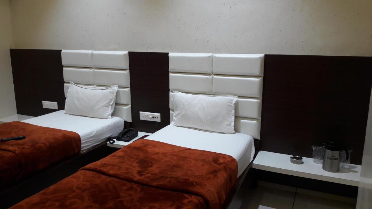 סוראט Hotel Zenith מראה חיצוני תמונה
