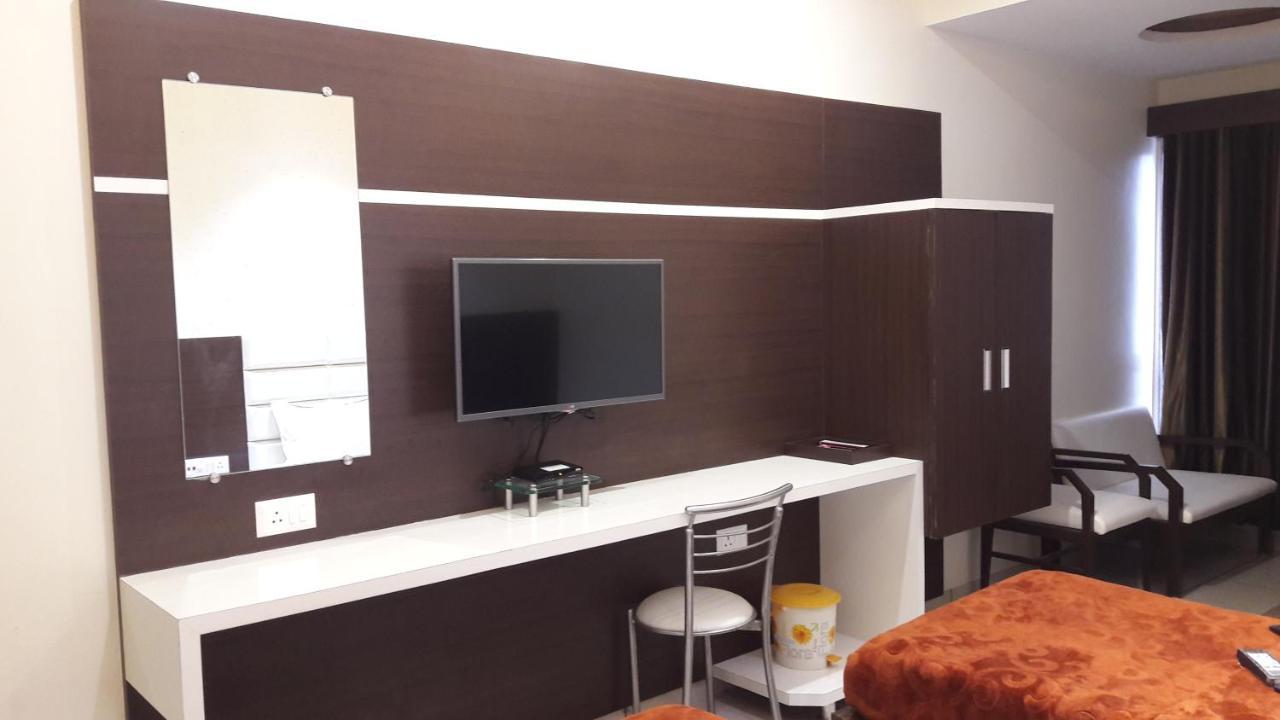 סוראט Hotel Zenith מראה חיצוני תמונה